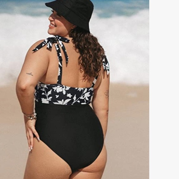 Glowbeam 1 Piece Ruched Black and White Swimsuit Size 1X Tummy Control NWT - Picture 2 of 15